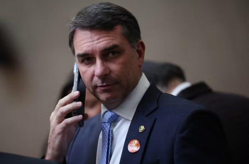  Flávio Bolsonaro justifica contato com Vorcaro; veja o vídeo!