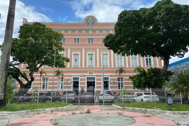  Deputados da base de Paulo e Renan também caminham com Arthur Lira