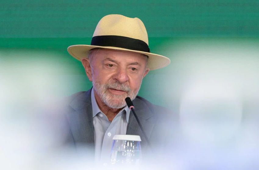  Às vésperas das eleições, Lula anuncia que governo zerou fila do INSS
